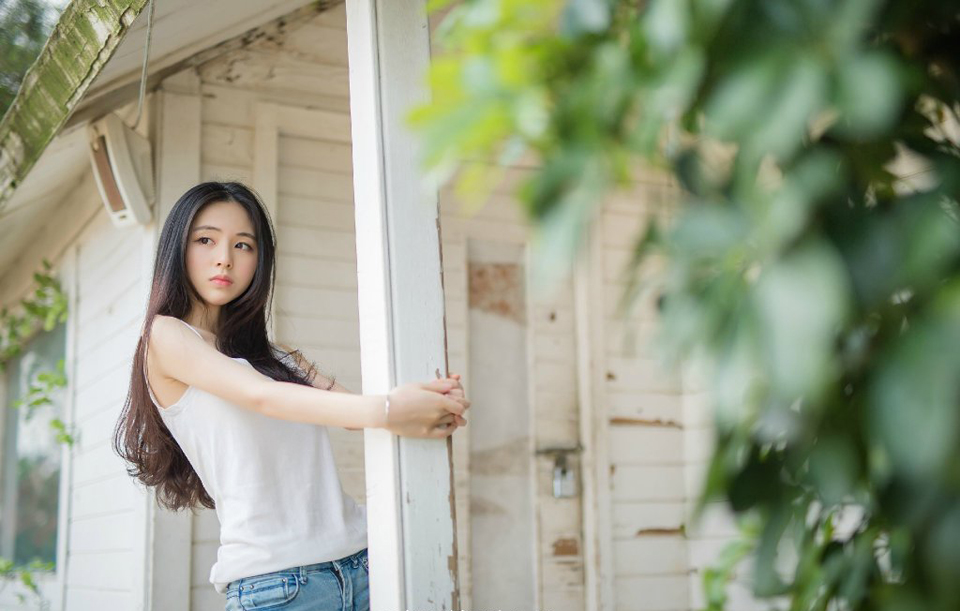 人类并不靠天神教导，人的本性里有灵性良心。在灵性良心的指引下，人人都有高于物质的要求。